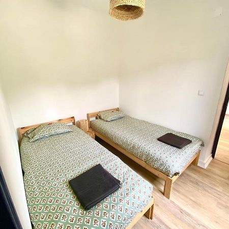 Pine & Apple Sintra Beach House Colares Bagian luar foto
