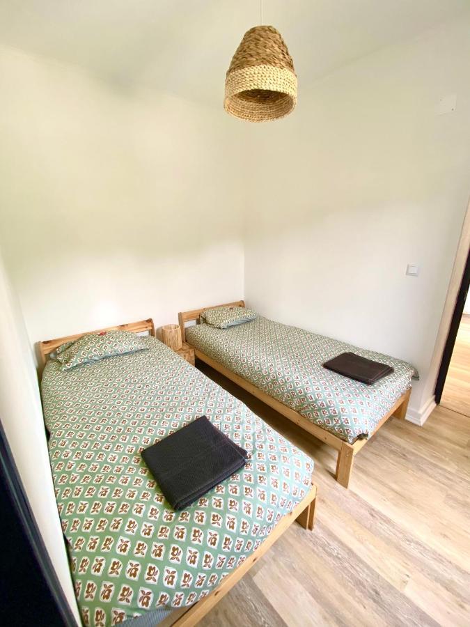 Pine & Apple Sintra Beach House Colares Bagian luar foto